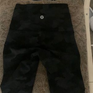 Lululemon leggings❣️barley worn, size 0 comfy, camo print, no rips, holes.